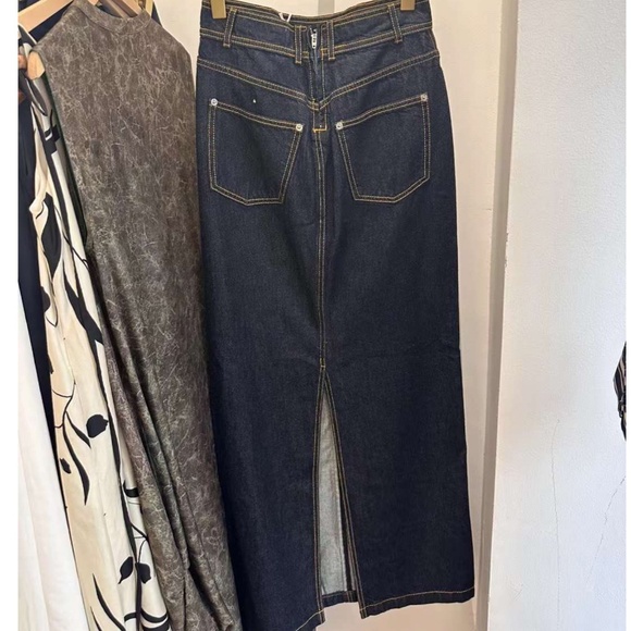 Elegant Black Maxi Skirt - Picture 7 of 9